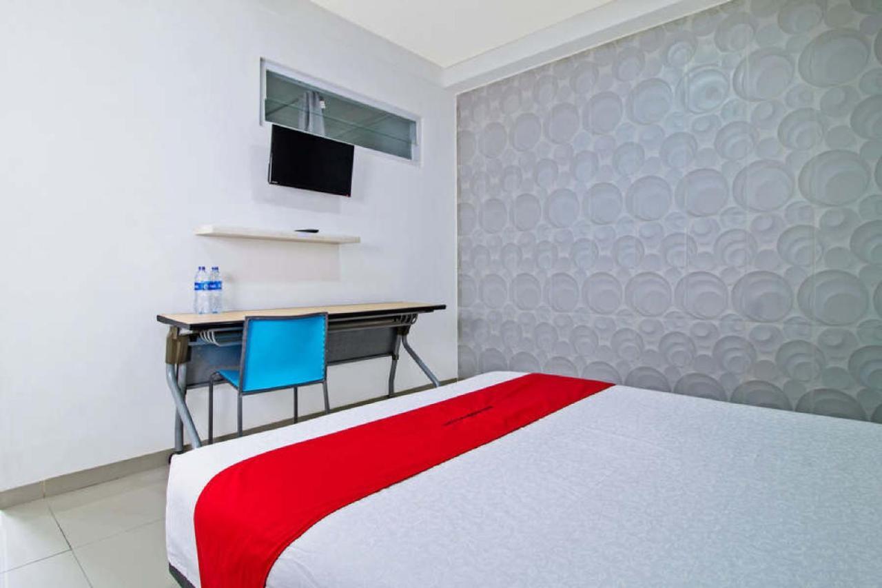 Reddoorz @ Pulomas Hotel Jacarta Exterior foto