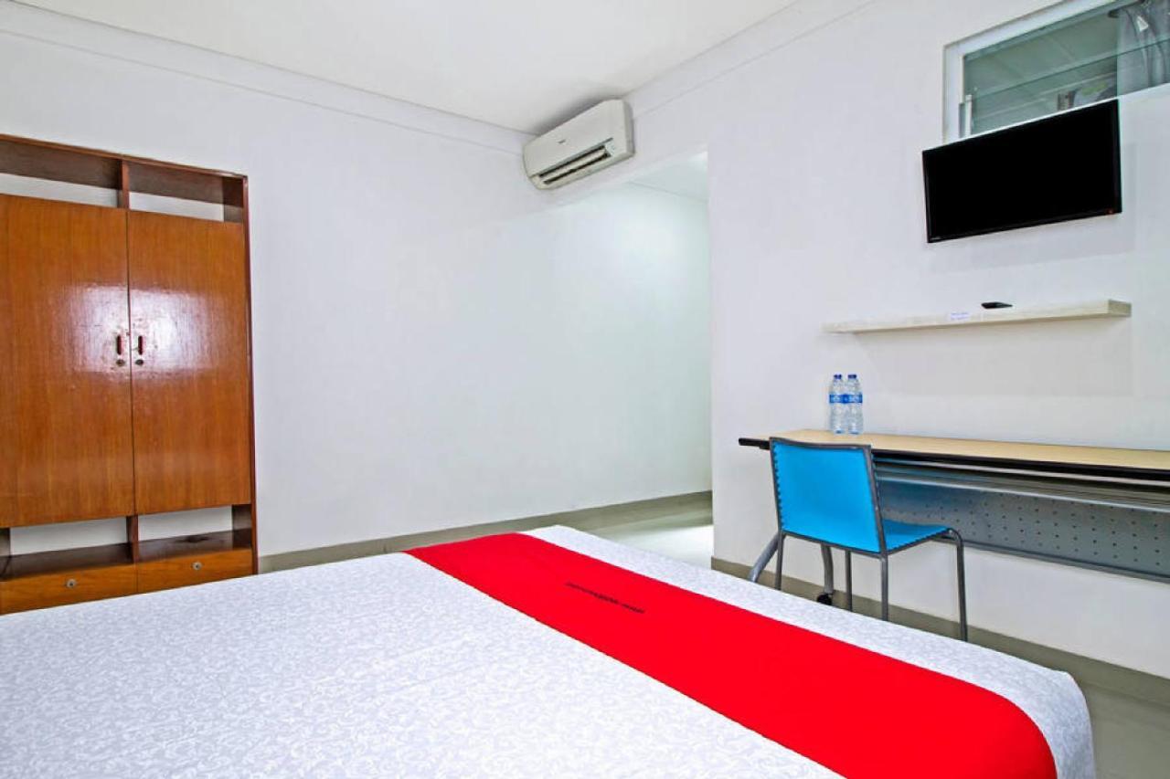 Reddoorz @ Pulomas Hotel Jacarta Exterior foto