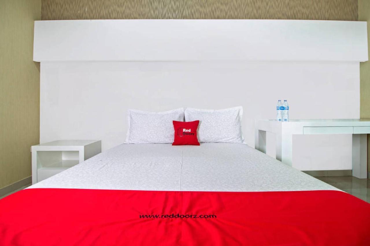 Reddoorz @ Pulomas Hotel Jacarta Exterior foto